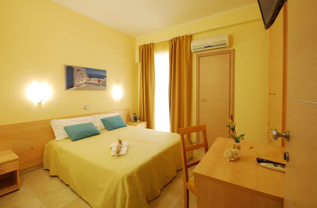 Hotel Caggiari Senigallia Zimmer foto